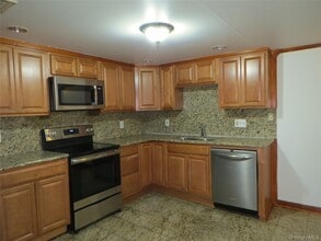 Building Photo - 2 E Main St