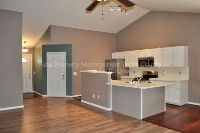 Building Photo - 2120 Leadenhall Way