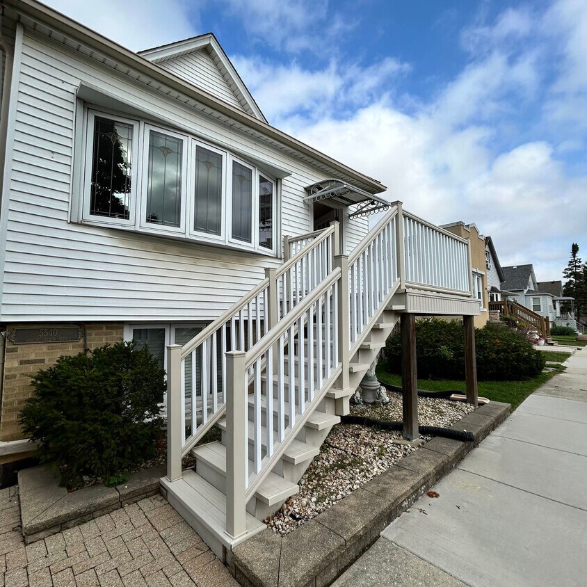 Primary Photo - 5540 S Kolin Ave