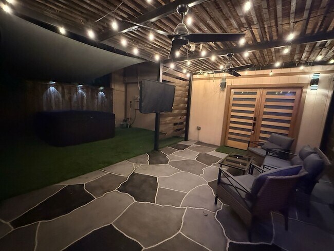 Foto del edificio - 5912 Harvest Hill Rd