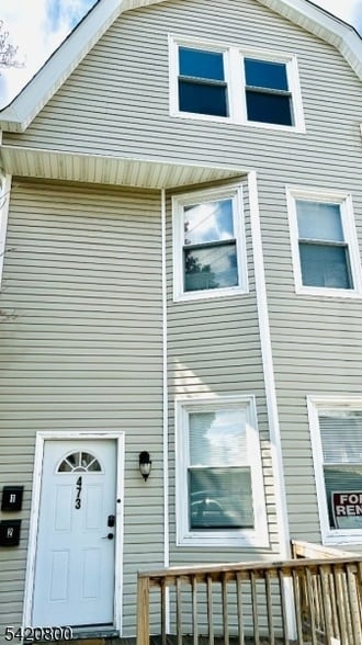 Building Photo - 473 Grove St