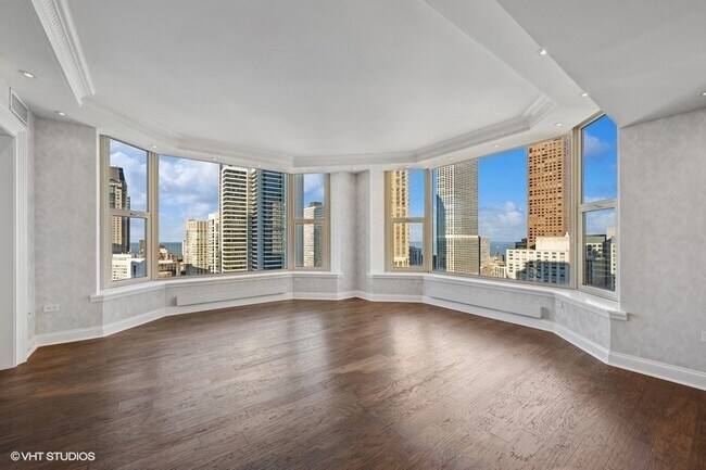 Foto del edificio - 25 E Superior St