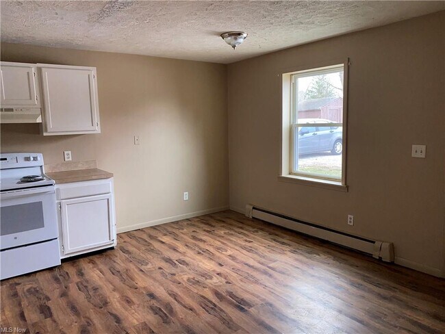 Building Photo - 161 Weller Dr