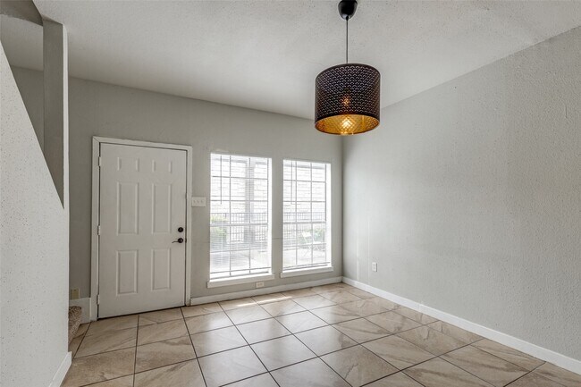 Foto del edificio - 8725 Victorian Village Dr