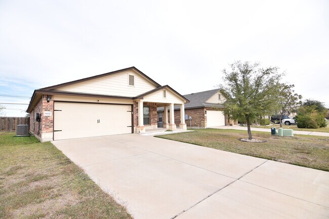Foto del edificio - 8802 Misty Pine Dr
