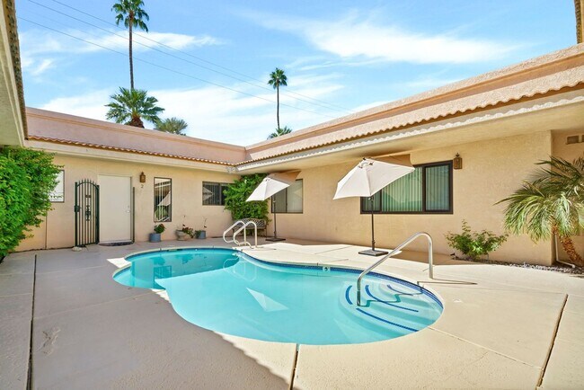 Foto del edificio - 74465 Driftwood Dr