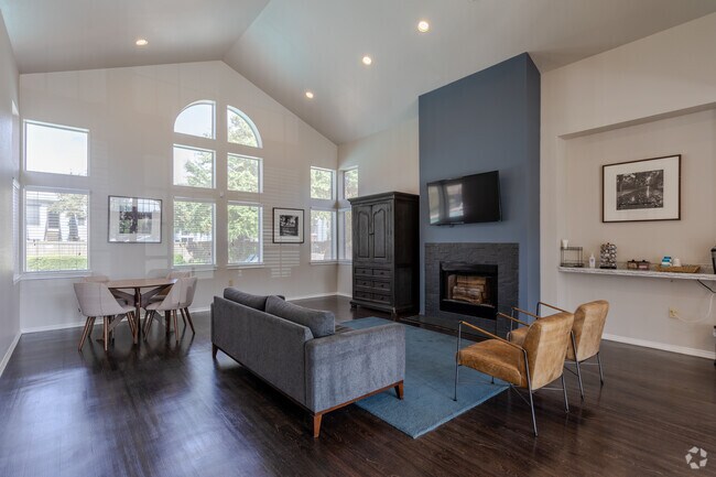 Oficina de arrendamiento - Valley Trails Apartments