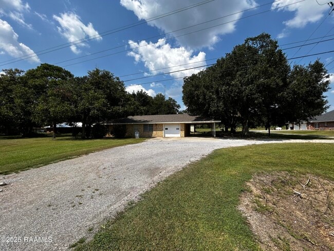 Building Photo - 7604 LA-14