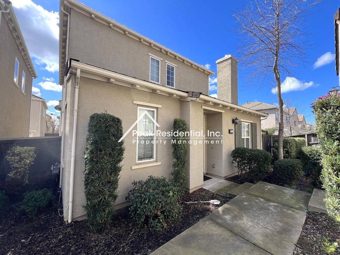 Foto principal - Updated 3 bd/2.5 ba Roseville House in Gat...