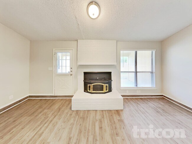 Foto del edificio - 6928 Wicks Trail