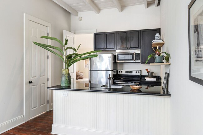 Foto del edificio - 1BD/1BA in Bywater, Central Air, W/D in Unit, Private Back Patio.