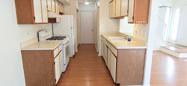 Building Photo - 328 Wisteria Dr