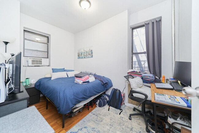 Building Photo - 3 bedroom in NEW YORK NY 10018