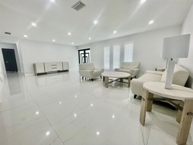 Foto del edificio - 2721 SW 130th Ave