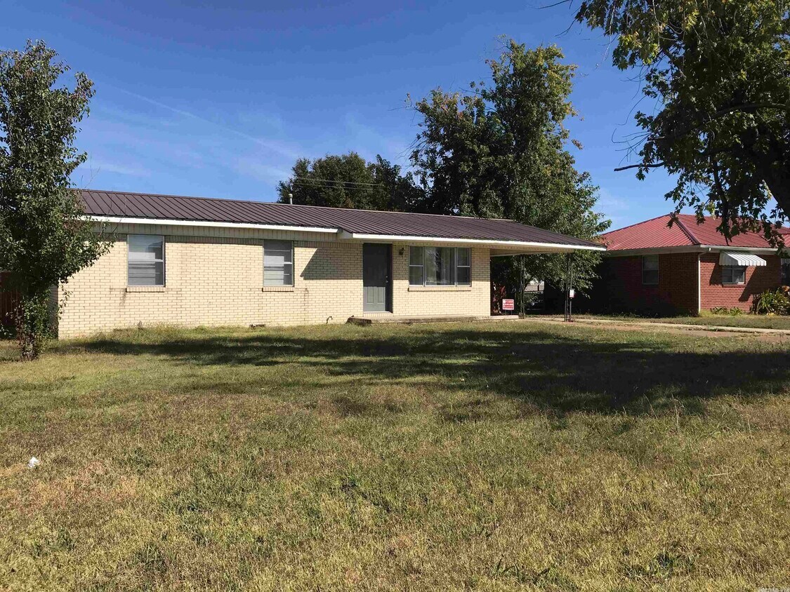 1306 W Main St, Walnut Ridge, AR 72476 House Rental in Walnut Ridge, AR