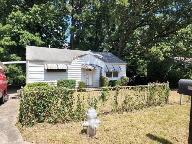 Building Photo - 3 Bedroom Bungalow