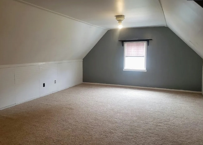 Building Photo - 231 N Elm St