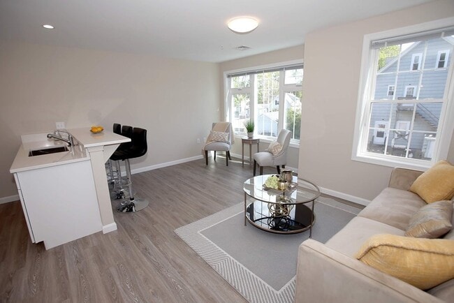 Building Photo - 30 Temple St