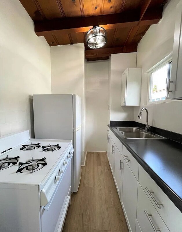 Foto del edificio - 134 S Crimea St