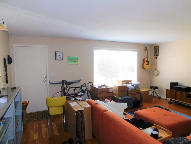 Building Photo - One-Bedroom in the Heart of Capitol Hill