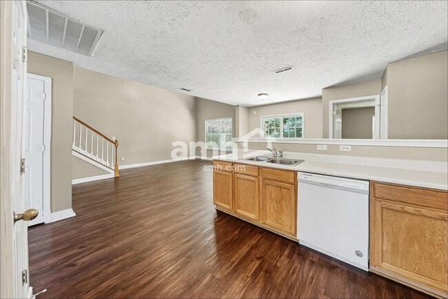 Building Photo - 8028 Meadowview Ln