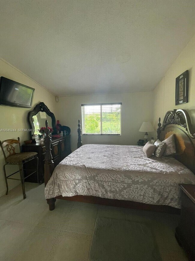 Foto del edificio - 13302 SW 152nd St
