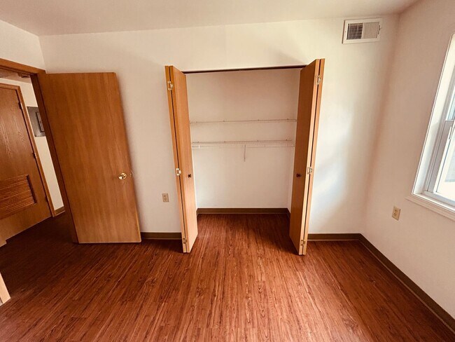 Foto del edificio - 408 E Maple St