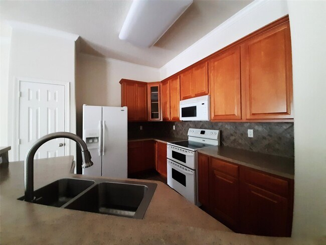 Building Photo - 12755 Mill Ridge Dr