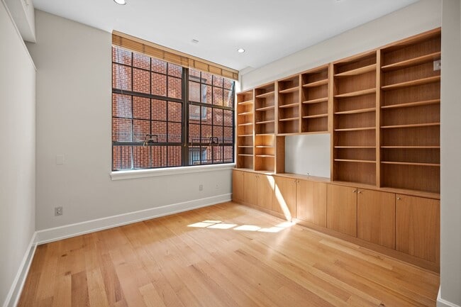 Building Photo - 2516 Q St NW