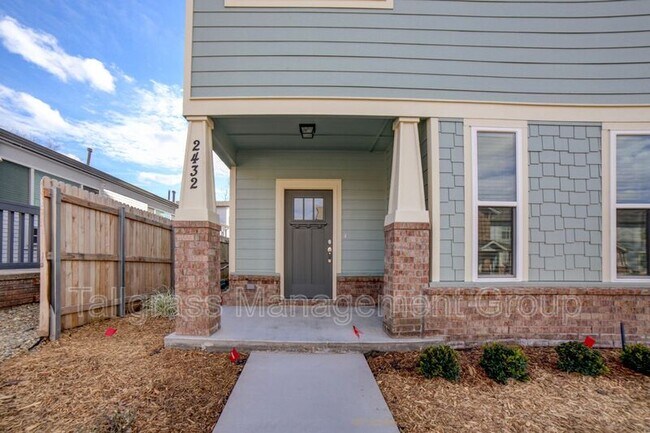 Building Photo - 2414 E 6th St