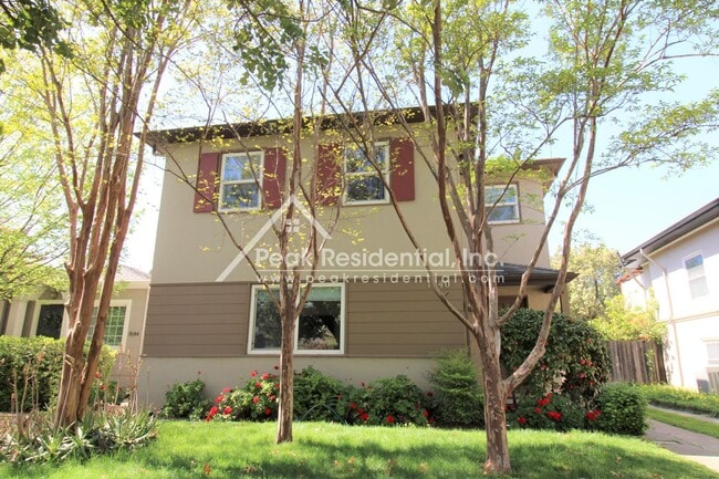 Building Photo - East Sacramento 2/1 Duplex With 1 Car Garage!