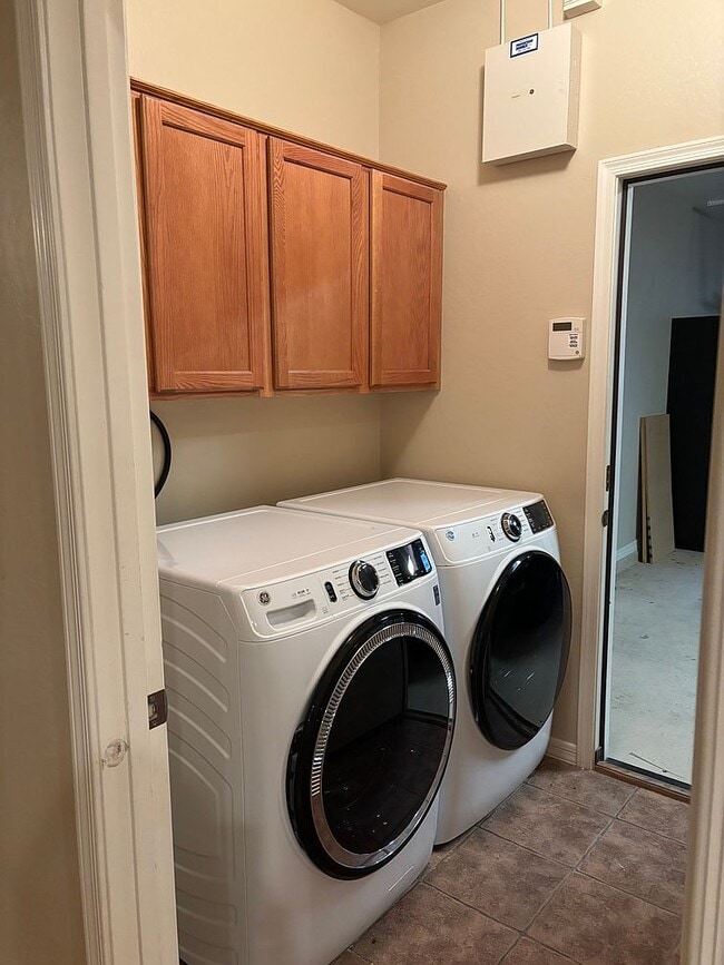 Building Photo - 15368 W Ventura St