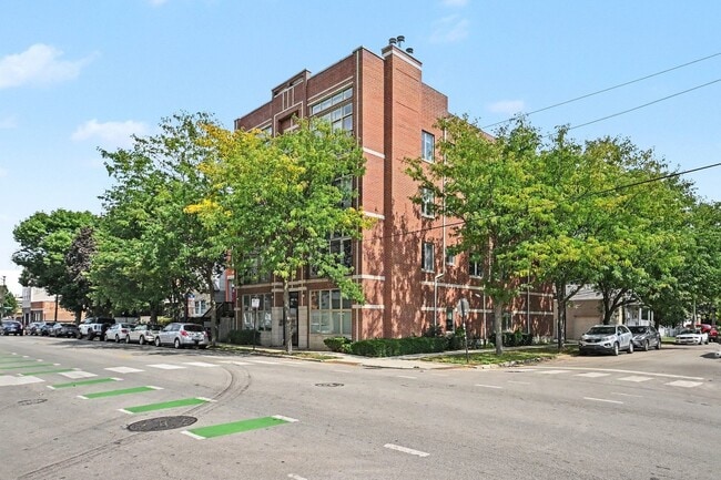 Building Photo - 3101 N California Ave