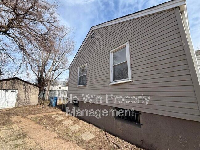 Building Photo - 8333 Whitewater Dr