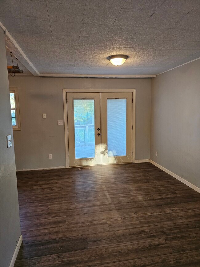 Foto del edificio - 471 Vincent Ave