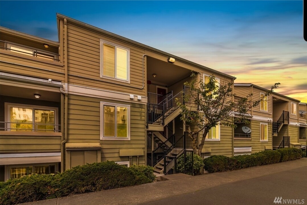 3233 NE 12th St, Renton, WA 98056 Condo for Rent in Renton, WA