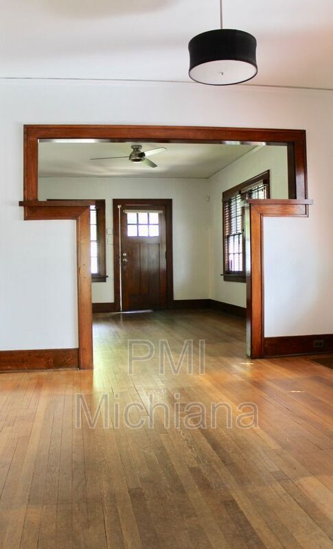 Building Photo - 208 Tonti St