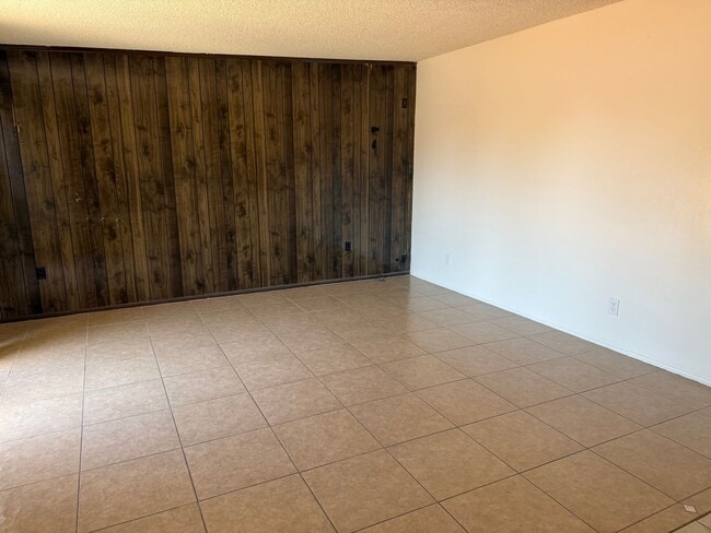 Building Photo - 4541 E San Francisco Blvd