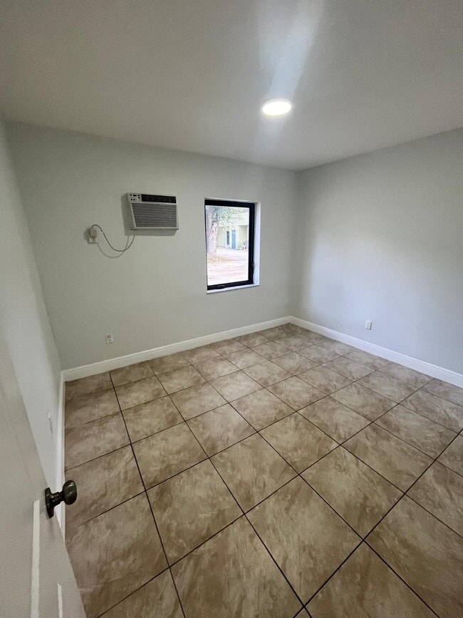 Foto del edificio - WEJ 13550 LLC - 18257