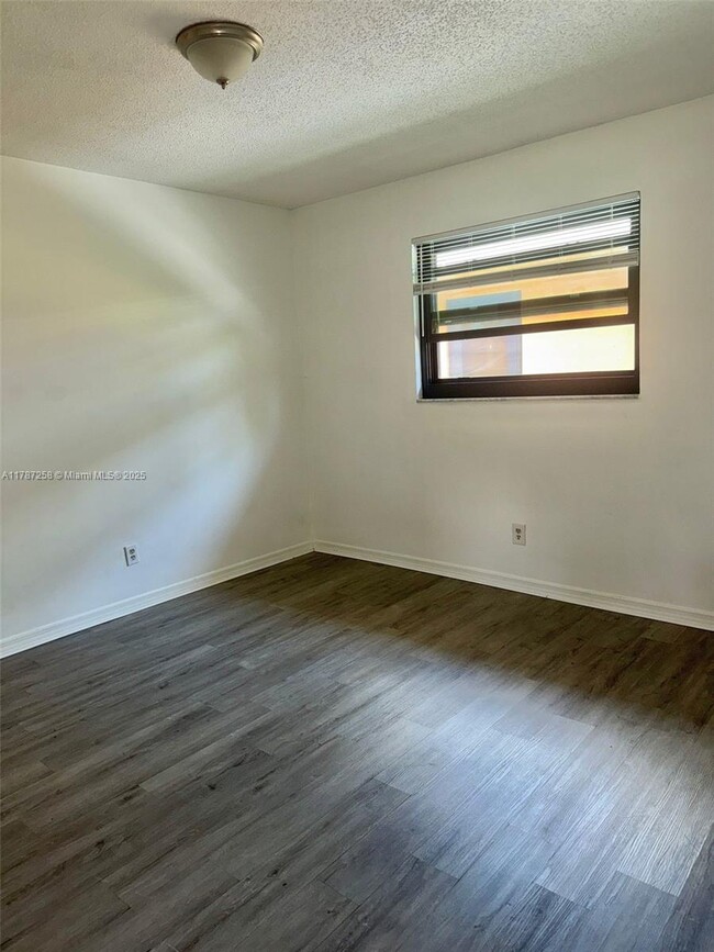 Foto del edificio - 4441 SW 32nd Ave