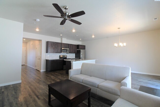 Foto del edificio - 3 bed, 2.5 bath townhome in Kennewick