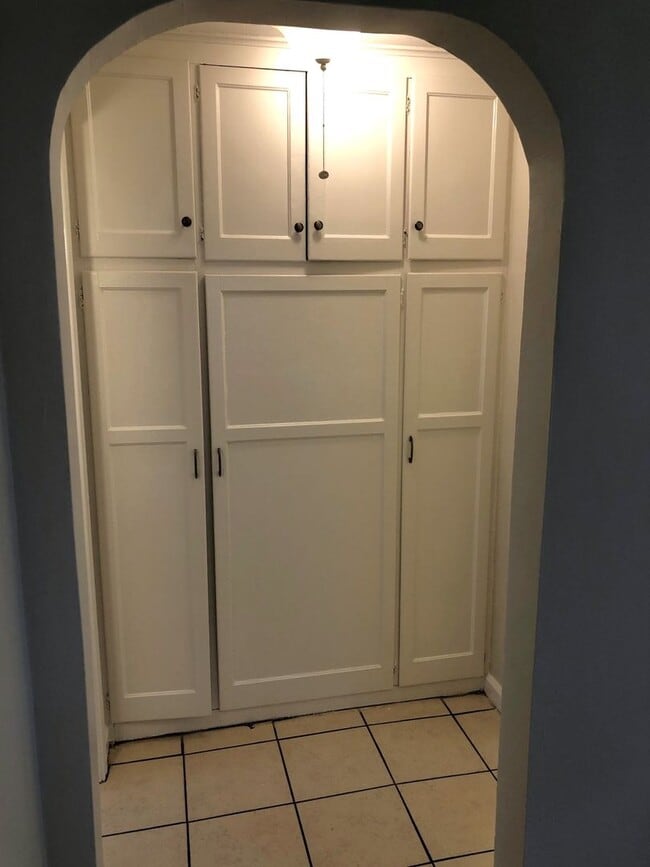 Building Photo - 775-775 Kickapoo St