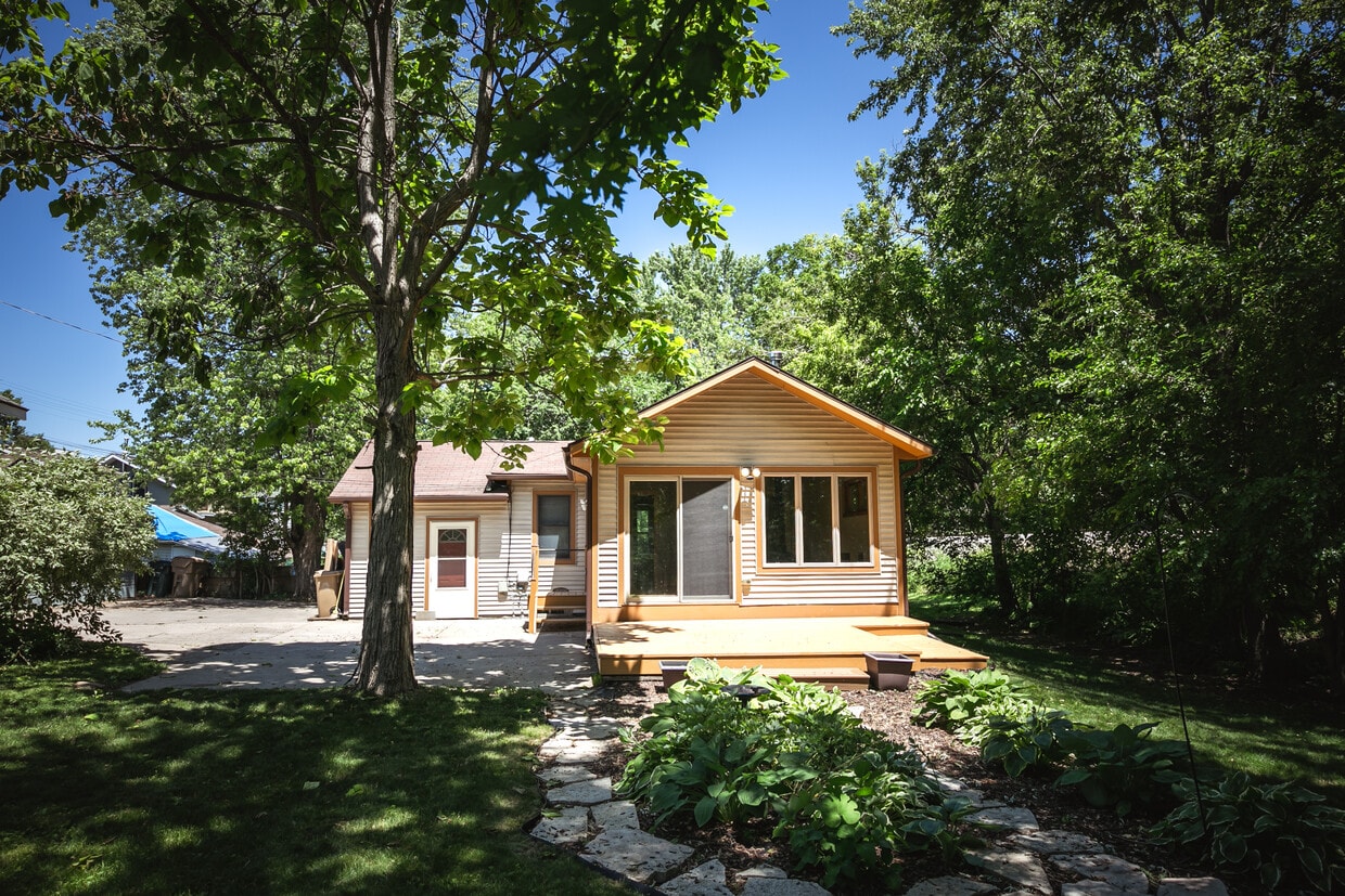 Primary Photo - 107 Riverside Dr