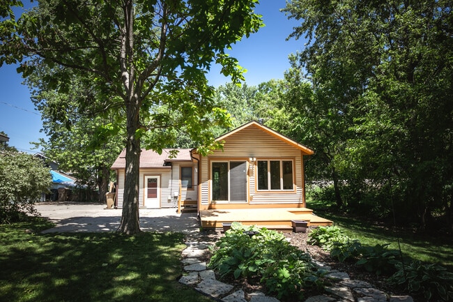 Building Photo - 107 Riverside Dr