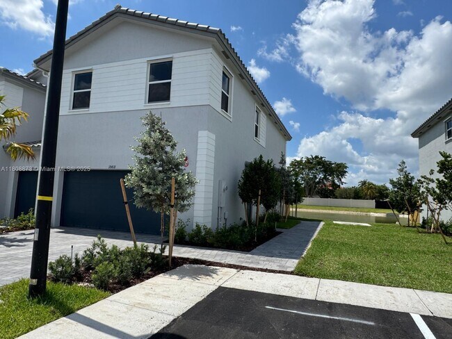 Foto del edificio - 18418 SW 2nd St