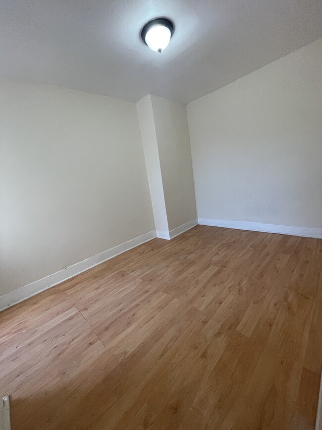 Foto del edificio - 5821 N Woodstock St