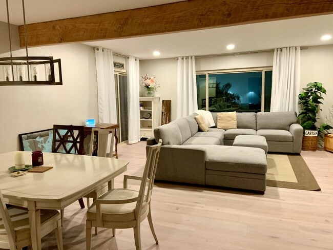 Comedor/Sala de estar - 6824 Hyde Park Dr