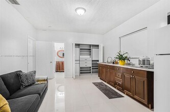 Building Photo - 14156 SW 148th Ave