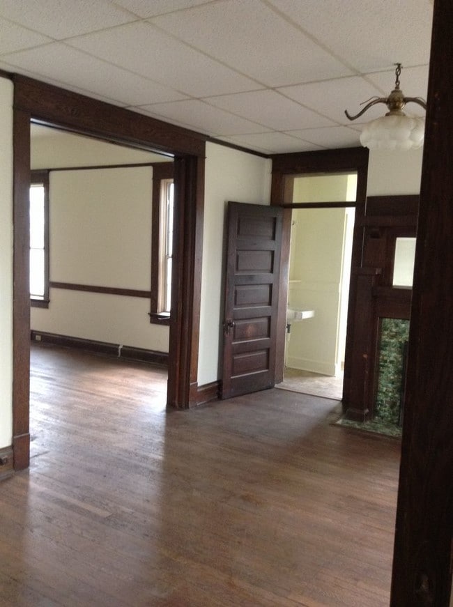 Building Photo - 609 N Main St