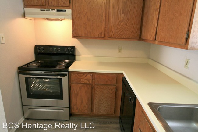 Building Photo - 1102 Spring Loop